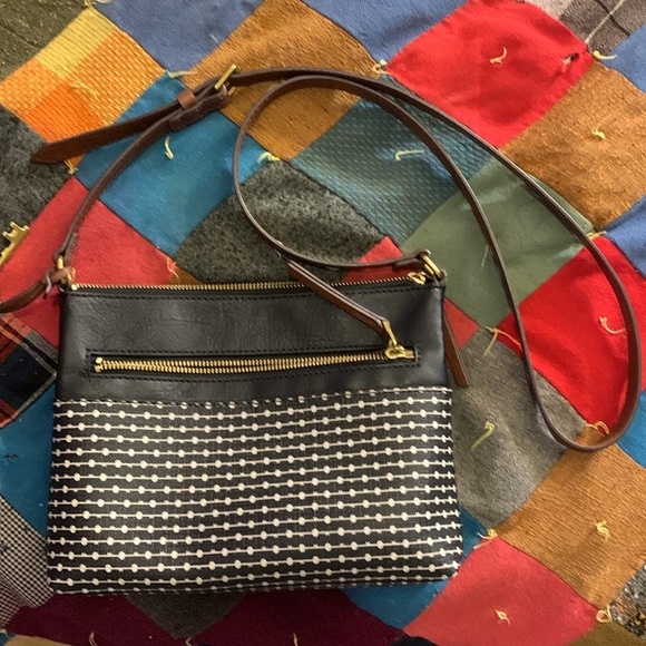Fossil crossbody and matching wallet - Picture 2 of 10